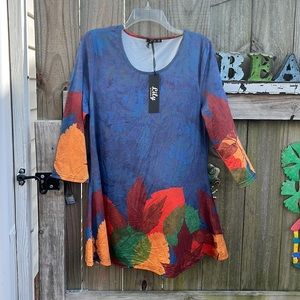 Silky tunic with 3/4 length sleeves. Size Med